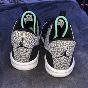 Air Jordan First Class Black/Emerald/cement grey